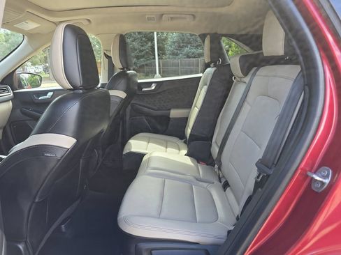 Used 2020 Ford Escape Titanium AWD/4WD image 17