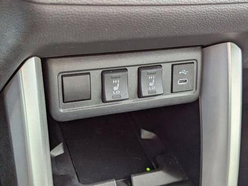 Used 2025 Toyota Corolla Cross XLE image 29