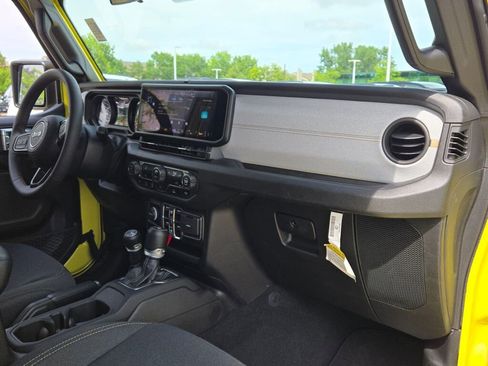 Used 2024 Jeep Wrangler Unlimited Sport AWD/4WD image 7