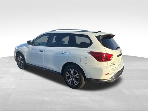 Used 2017 Nissan Pathfinder SV image 4
