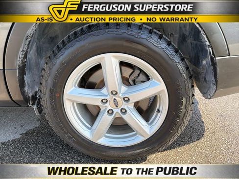 Used 2017 Ford Explorer XLT w/ Equipment Group 202A AWD/4WD image 26