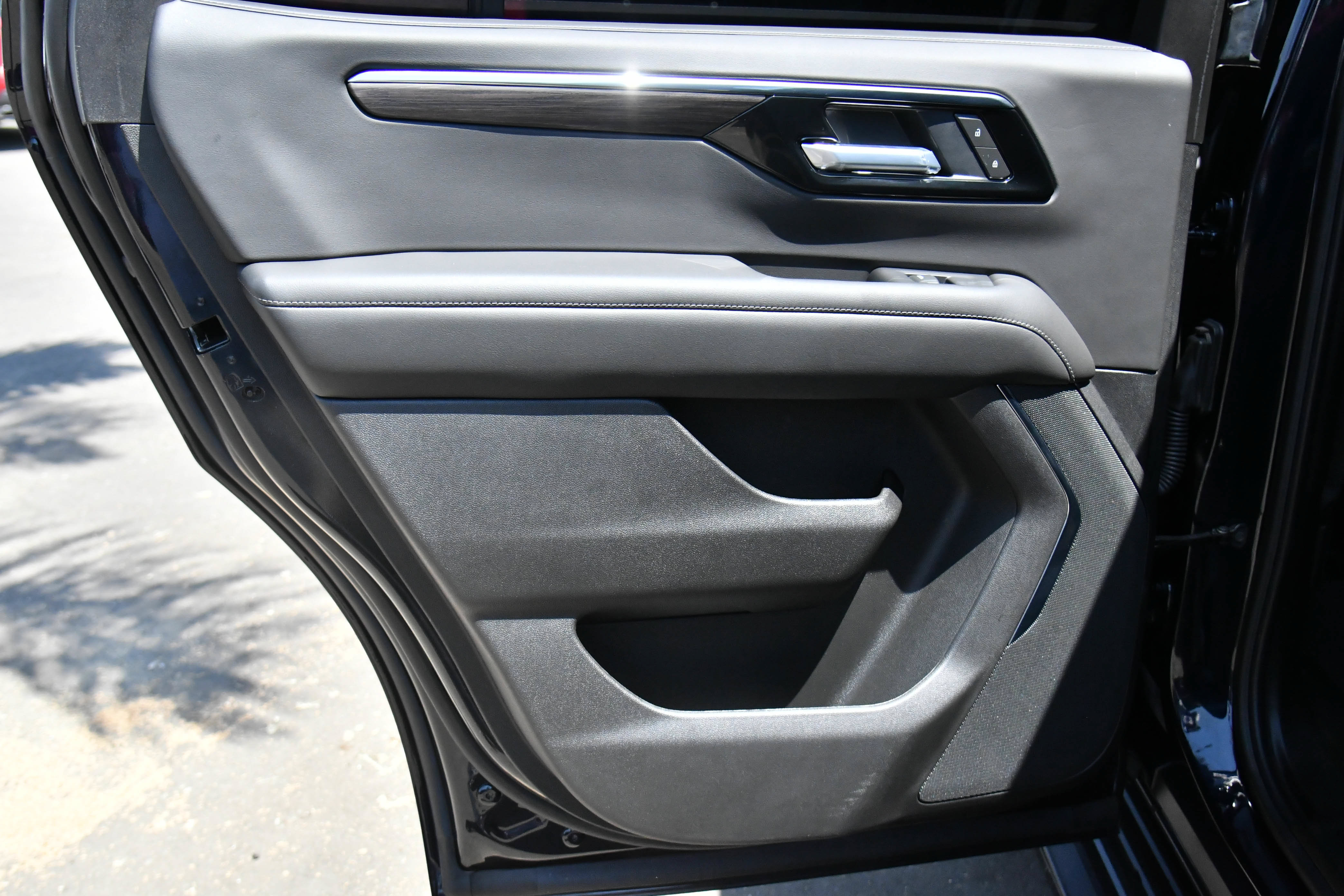 Used 2024 GMC Yukon SLE AWD/4WD image 37