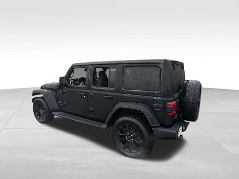 Used 2025 Jeep Wrangler Unlimited Sahara image 4