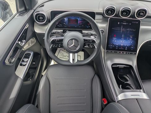 Used 2024 Mercedes-Benz GLC 300 4MATIC image 15