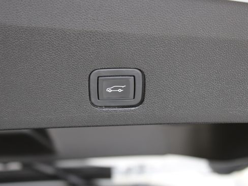 Used 2023 Cadillac XT6 Premium Luxury w/ Technology Package FWD image 37
