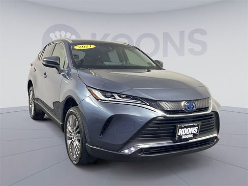 Used 2021 Toyota Venza XLE image 10