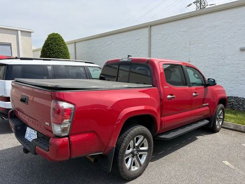 Used 2016 Toyota Tacoma Limited w/ Towing Package image 3