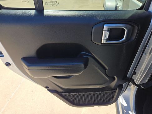 Used 2022 Jeep Gladiator Sport AWD/4WD image 14
