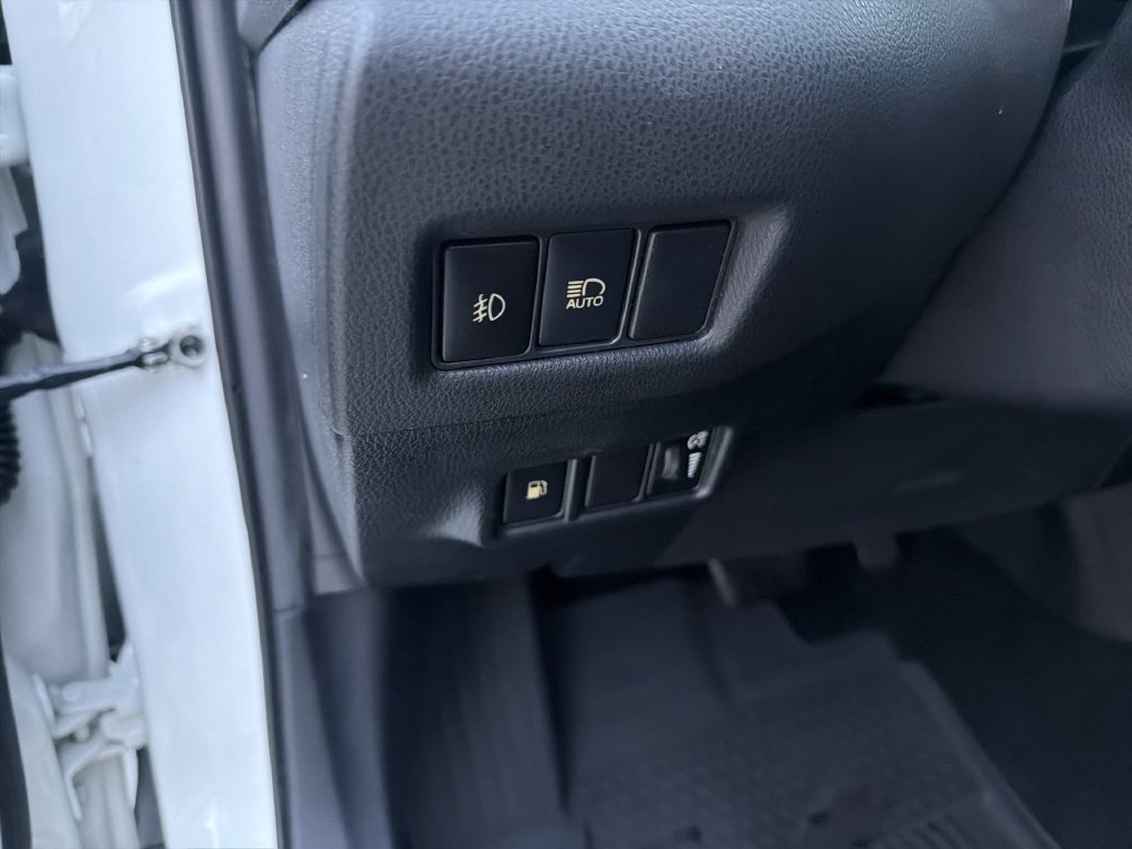 Used 2018 Toyota C-HR XLE FWD image 11