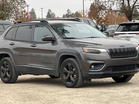 Used 2019 Jeep Cherokee Latitude Plus image 10