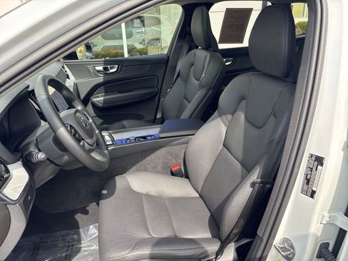 Used 2025 Volvo XC60 B5 Plus image 18