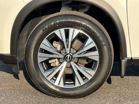 Certified 2023 Nissan Rogue SV FWD image 7