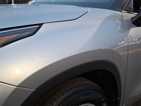 Certified 2024 Toyota Highlander LE image 10