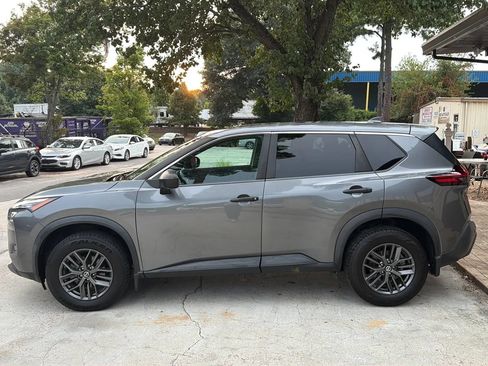 Used 2021 Nissan Rogue S FWD image 2