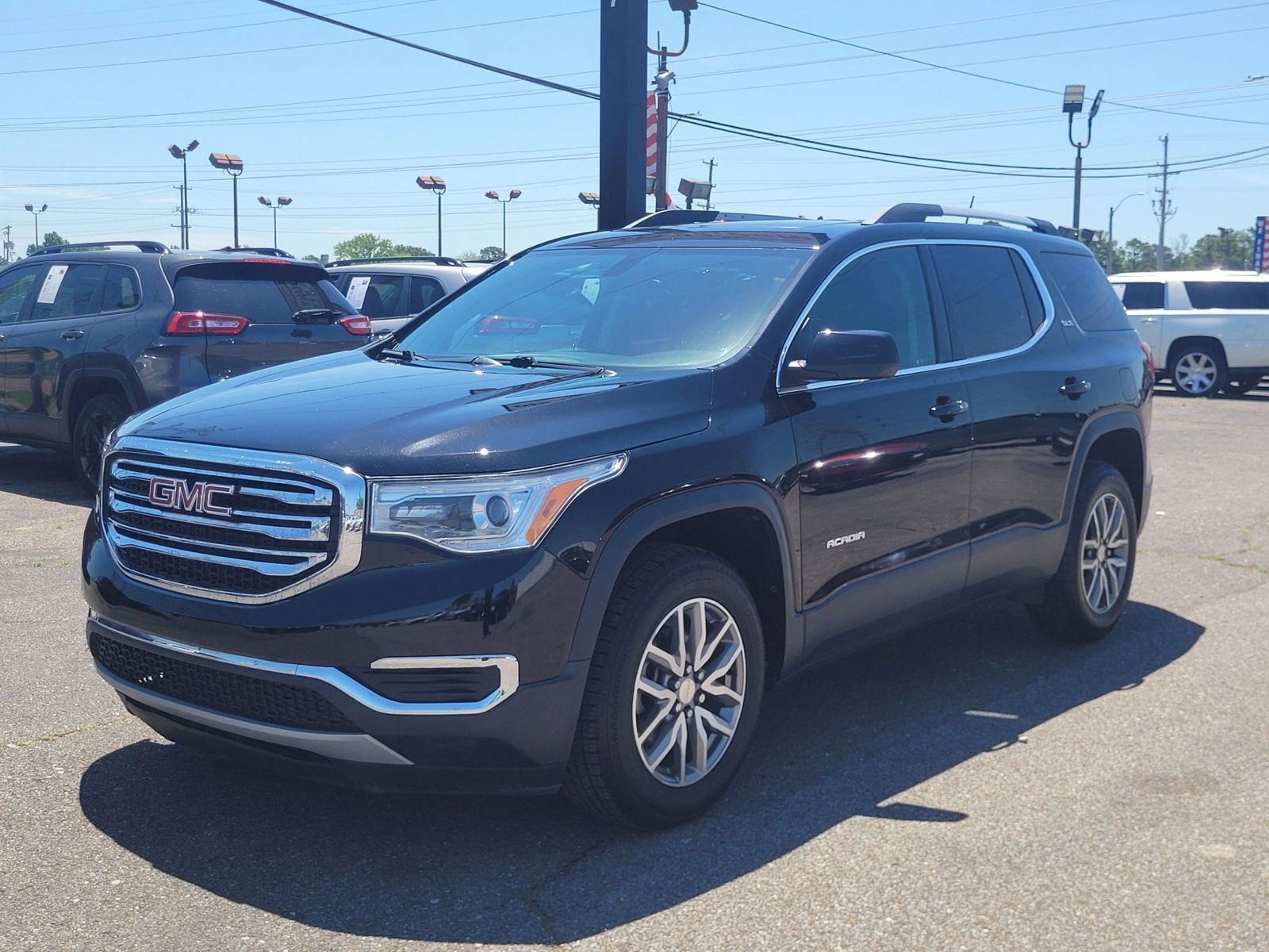 Used 2017 GMC Acadia SLE w/ Driver Alert Package I FWD image 1
