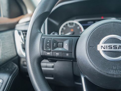 Used 2021 Nissan Rogue SV image 22