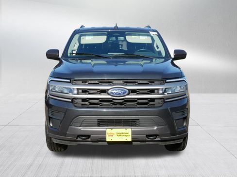 Used 2023 Ford Expedition Max XLT image 2