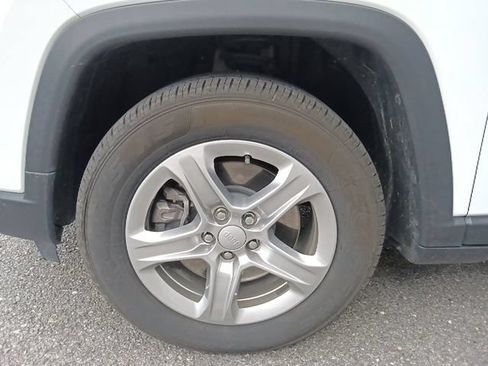 Used 2024 Jeep Compass Latitude AWD/4WD image 10