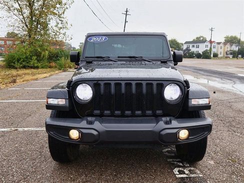 Used 2023 Jeep Wrangler Sahara image 8