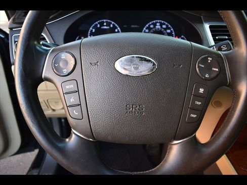 Used 2013 Hyundai Genesis 3.8 w/ Technology Pkg RWD image 15