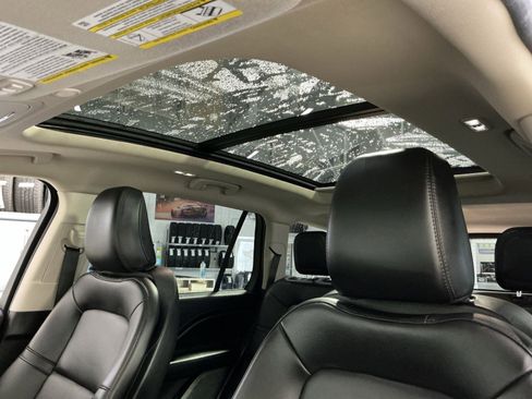 Used 2024 Lincoln Aviator AWD w/ Premium Package image 31