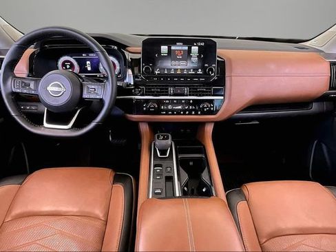 Used 2025 Nissan Pathfinder Platinum w/ Cargo Package FWD image 7