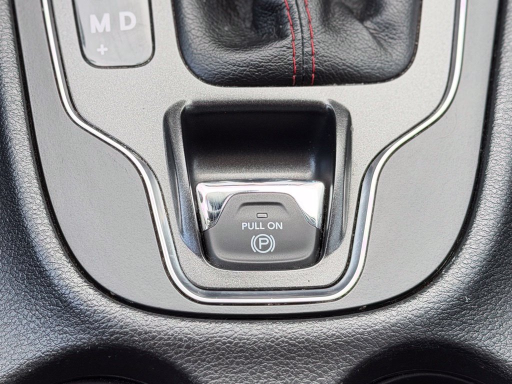 Used 2020 Jeep Cherokee Trailhawk AWD/4WD image 15
