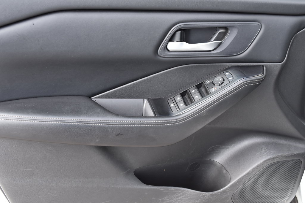 Used 2024 Nissan Rogue SV FWD image 7