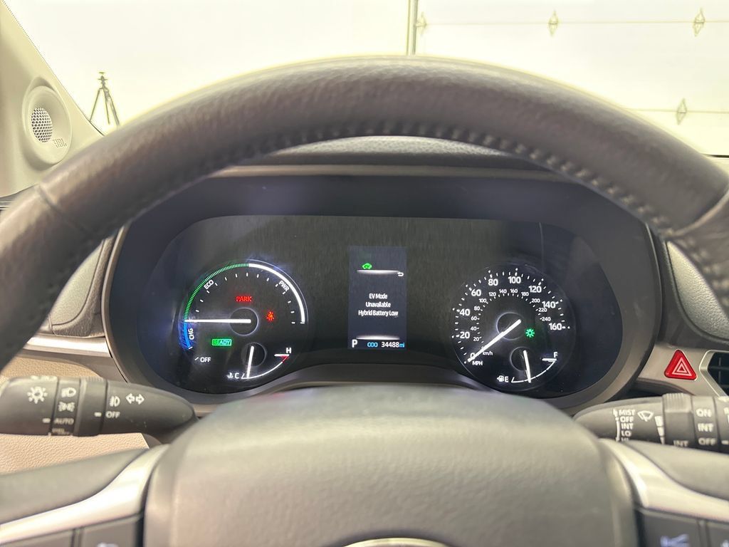 Used 2021 Toyota Sienna XLE w/ XLE Plus Package FWD image 17
