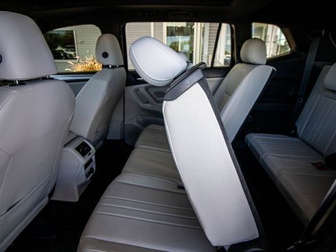 Used 2023 Volkswagen Tiguan SE R-Line image 26