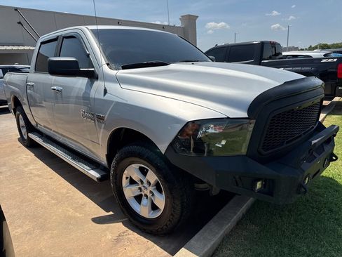 Used 2013 RAM 1500 Classic SLT w/ Premium Display Pkg AWD/4WD image 3