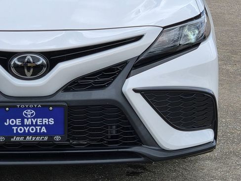 Used 2024 Toyota Camry SE FWD image 4