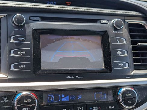 Used 2014 Toyota Highlander Plus AWD/4WD image 19