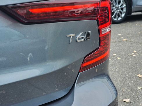 Certified 2021 Volvo S60 T6 Momentum w/ Premium Package image 17