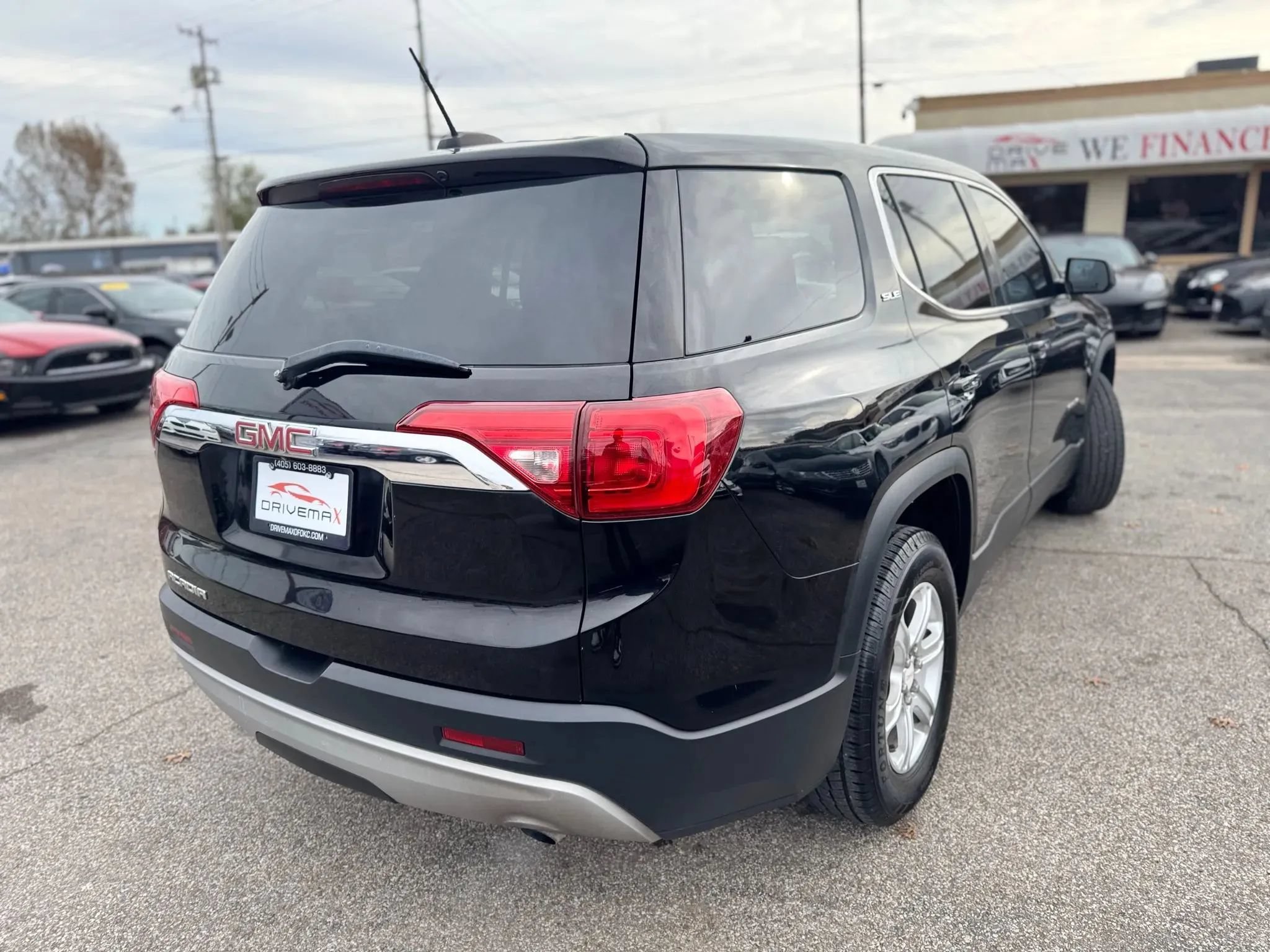 Used 2017 GMC Acadia SLE FWD image 3