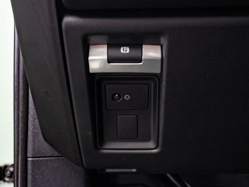 Used 2023 Land Rover Defender 110 75th Limited Edition image 42