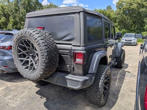 Used 2018 Jeep Wrangler Unlimited Sport S AWD/4WD image 5