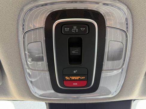 Used 2023 Hyundai Elantra Limited image 32