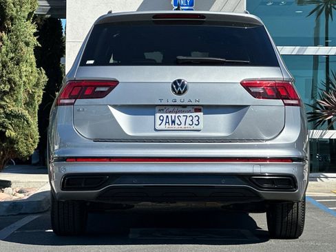 Certified 2022 Volkswagen Tiguan SE R-Line image 5