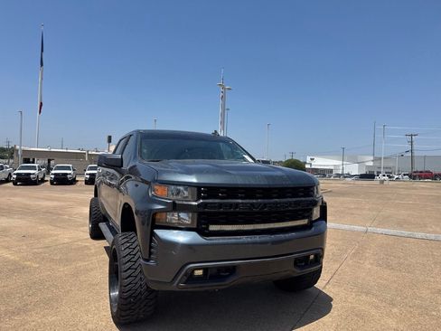 Used 2020 Chevrolet Silverado 1500 Custom w/ Custom Value Package RWD image 3