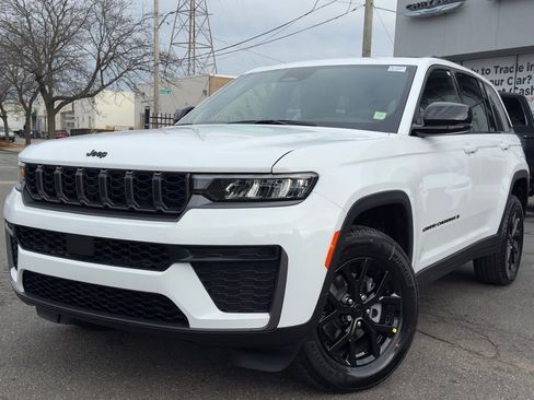 New 2026 Jeep Grand Cherokee Altitude image 3