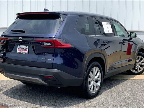 Used 2025 Toyota Grand Highlander AWD image 17