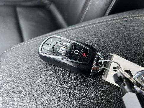 Used 2019 Buick Regal Essence w/ Driver Confidence Package I image 29
