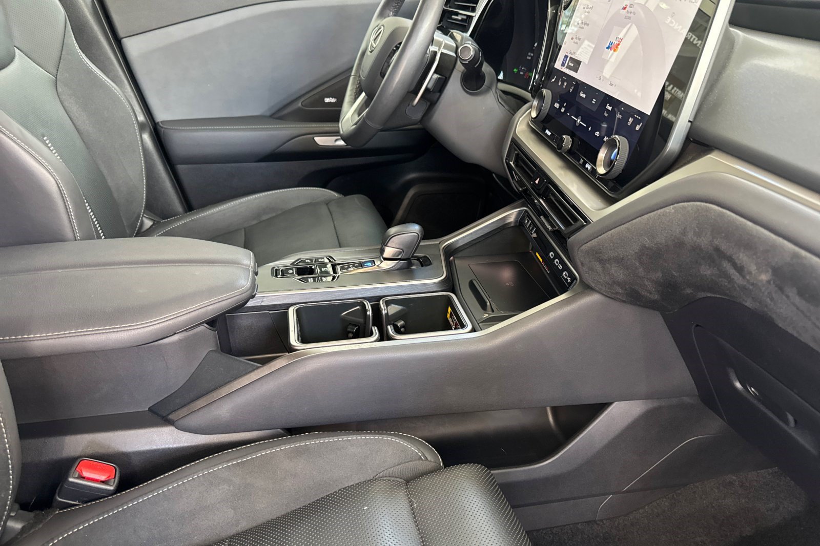 Certified 2025 Lexus TX 550h AWD Plug-In Hybrid w/ Technology Package image 21