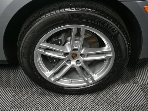 Certified 2025 Porsche Macan image 39