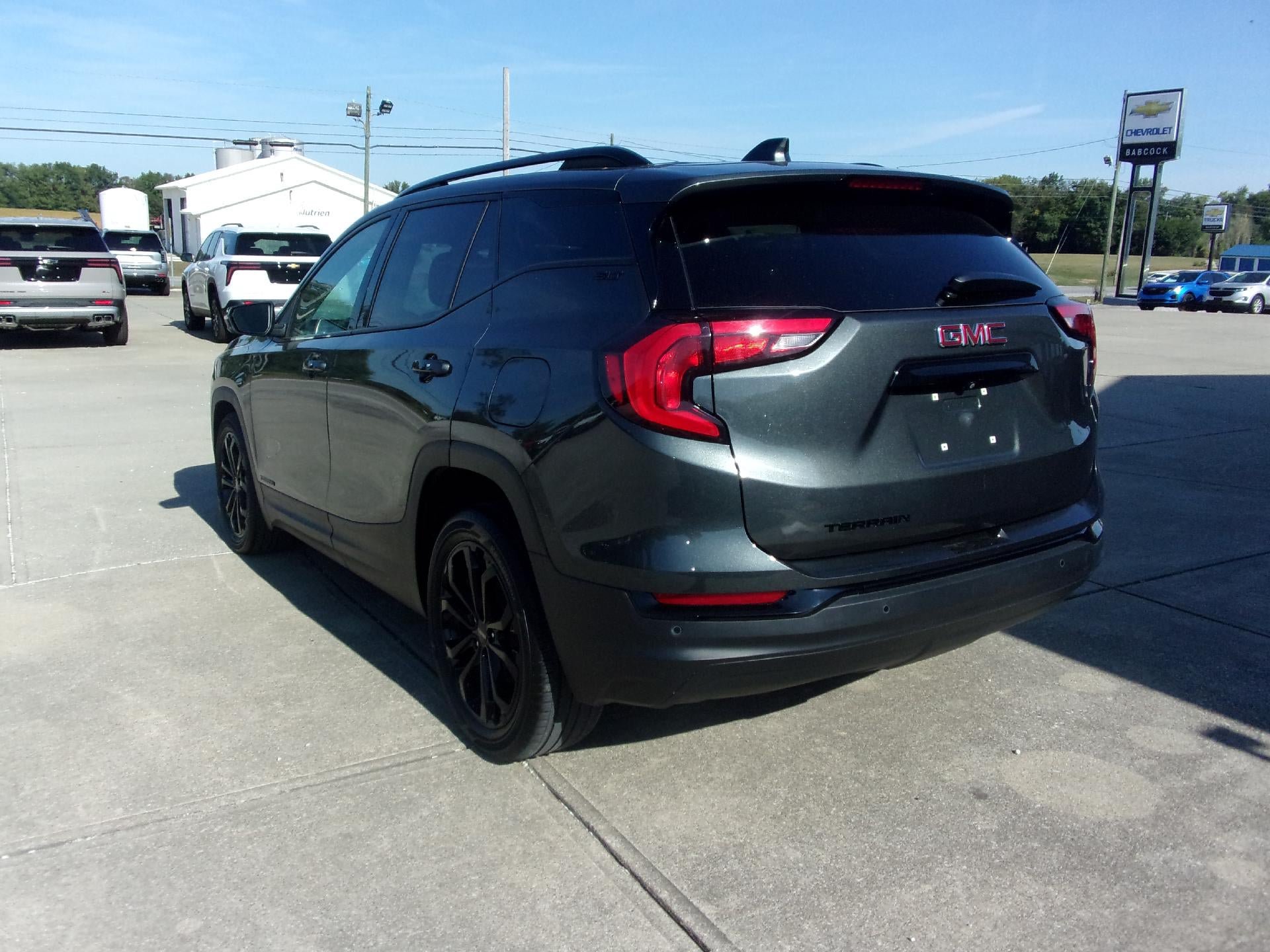 Used 2021 GMC Terrain SLT w/ Elevation Edition FWD image 2
