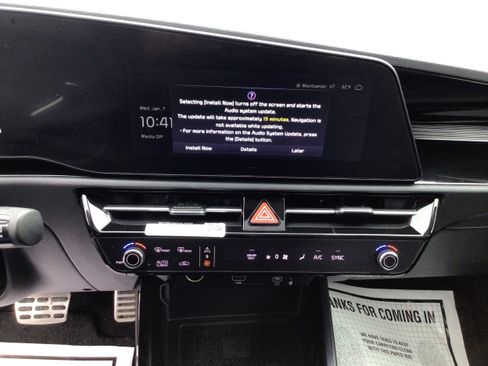 Used 2023 Kia Niro SX Touring image 18