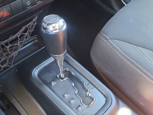 Used 2018 Jeep Wrangler Unlimited Rubicon w/ Cold Weather Group image 30