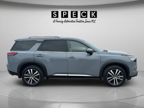 Used 2025 Nissan Pathfinder Platinum w/ Cargo Package AWD/4WD image 6