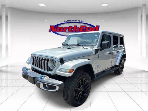 Used 2024 Jeep Wrangler Unlimited Sahara w/ Dual Top Group AWD/4WD image 7
